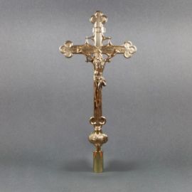 Krzyż mosiężny procesyjny - wysokość ok. 62 cm.