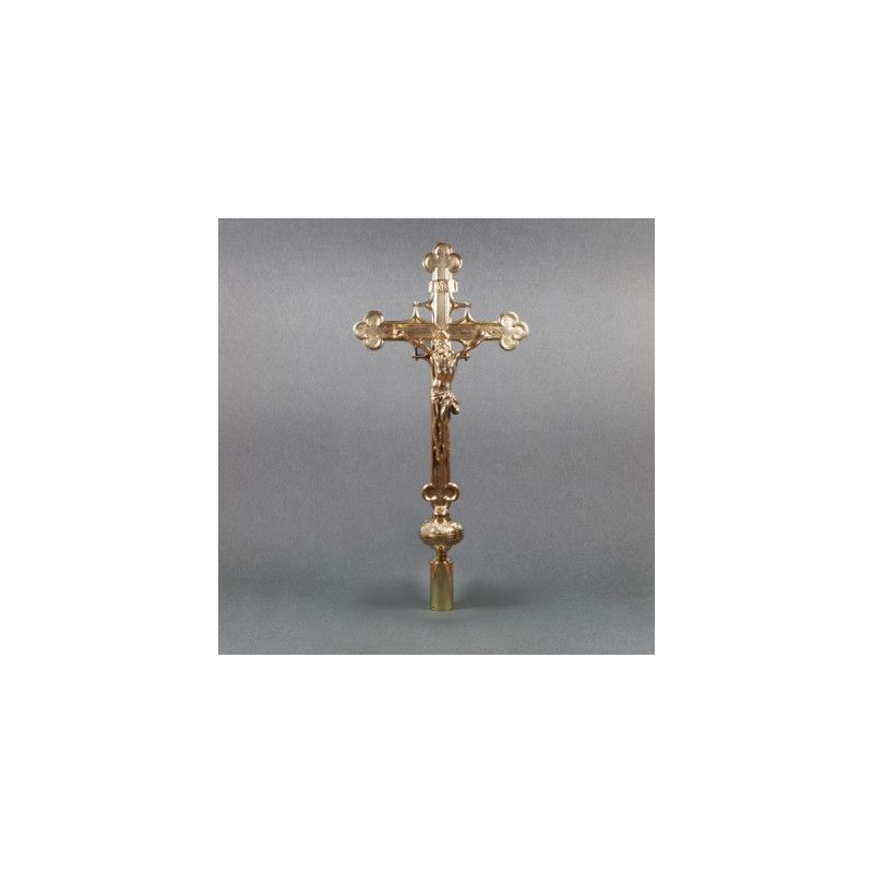 Krzyż mosiężny procesyjny - wysokość ok. 62 cm.