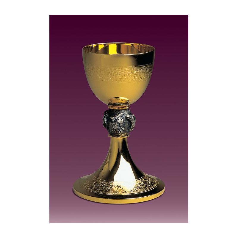 Kielich z czterema ewangelistami, w motywach zwierzęcych, zdobiony grawerunkiem h: 20,5 cm. - KIELICHY MSZALNE - Kielich z czterema ewangelistami, w motywach zwierzęcych, zdobiony grawerunkiem h: 20,5 cm.