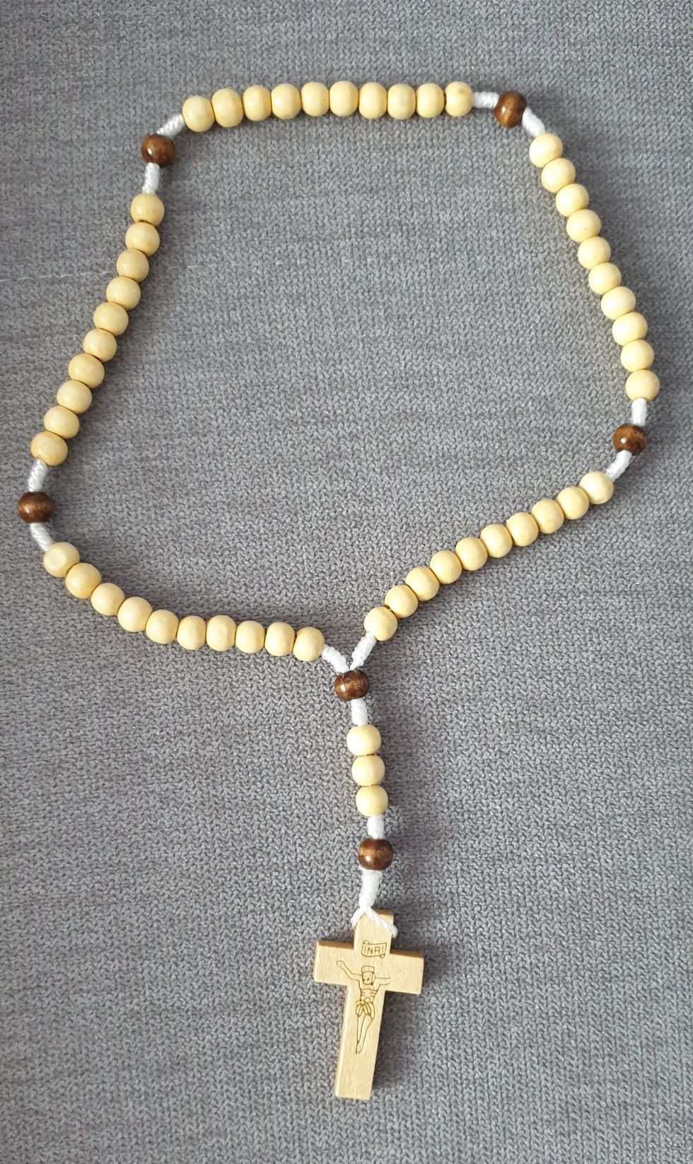 Różaniec drewniany kremowo brązowy - RÓŻAŃCE, KORONKI, TAJEMNICE RÓŻAŃCOWE