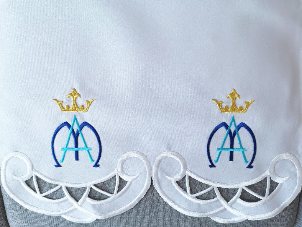 Obrus ołtarzowy haftowany - wzór maryjny (171) - OBRUSY OŁTARZOWE - Nowość