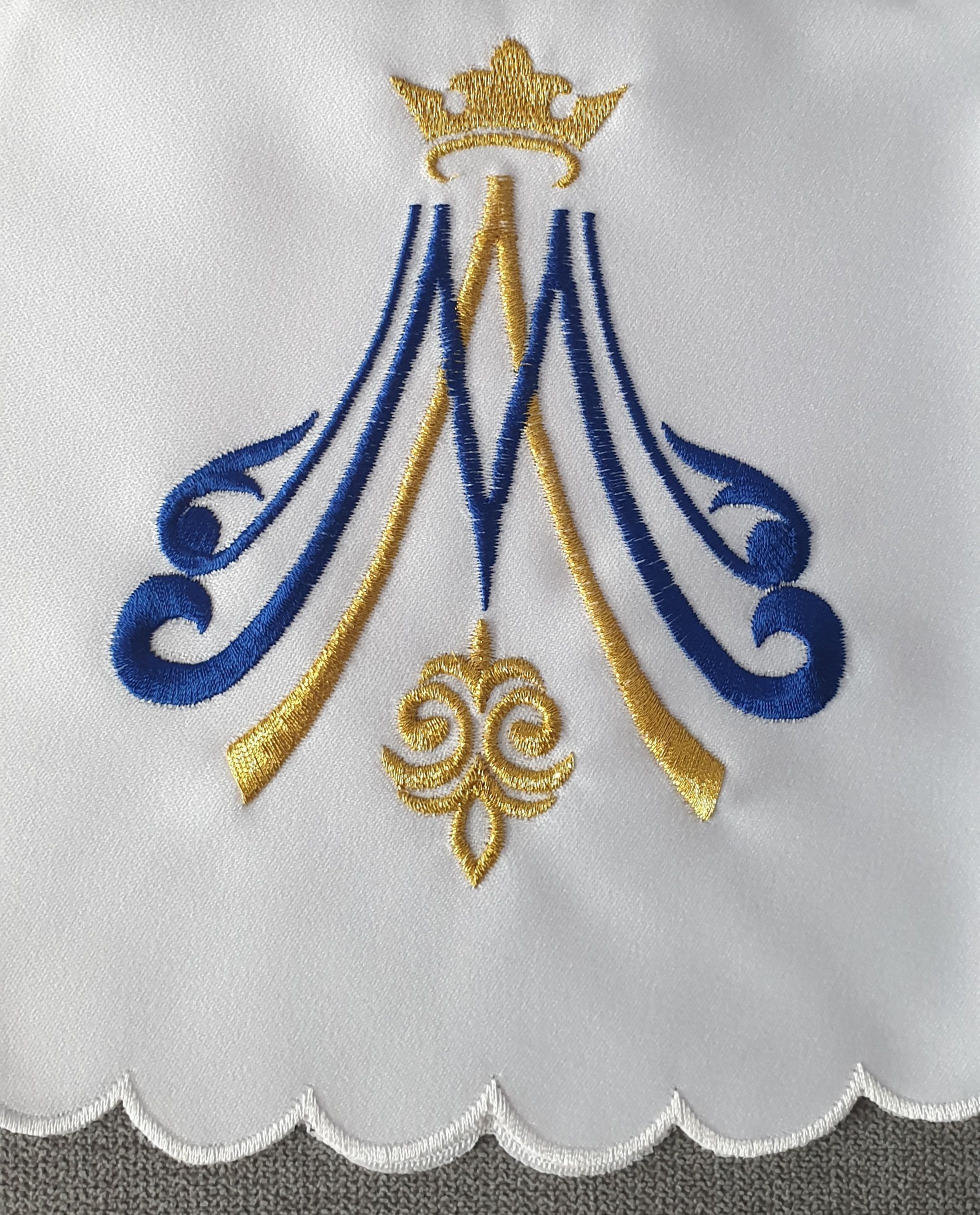 Serweta wzór maryjny koło śr. 60 cm (1) - OBRUSY OŁTARZOWE - Nowość