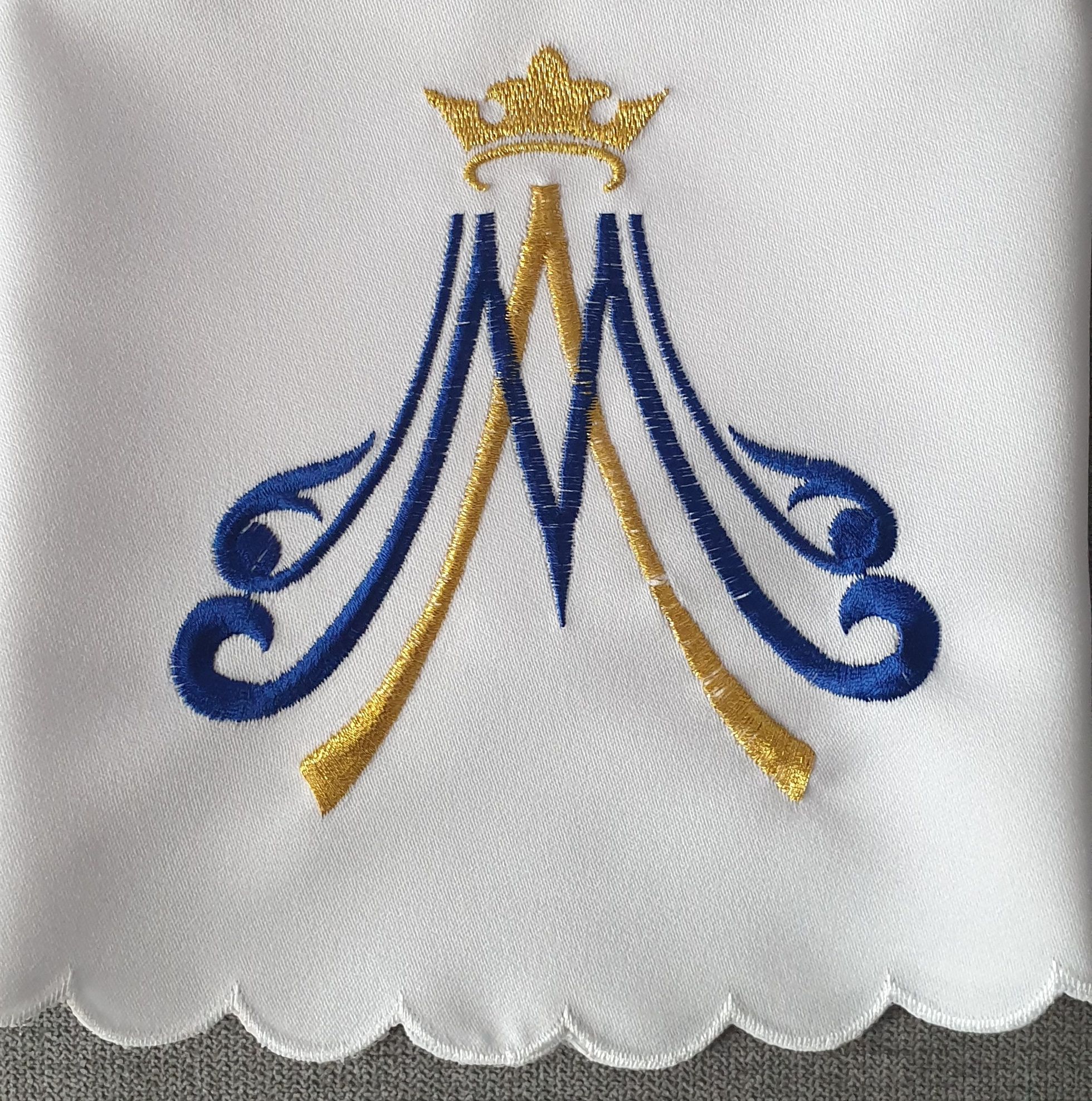 Serweta wzór maryjny koło śr. 60 cm (2) - OBRUSY OŁTARZOWE - Nowość