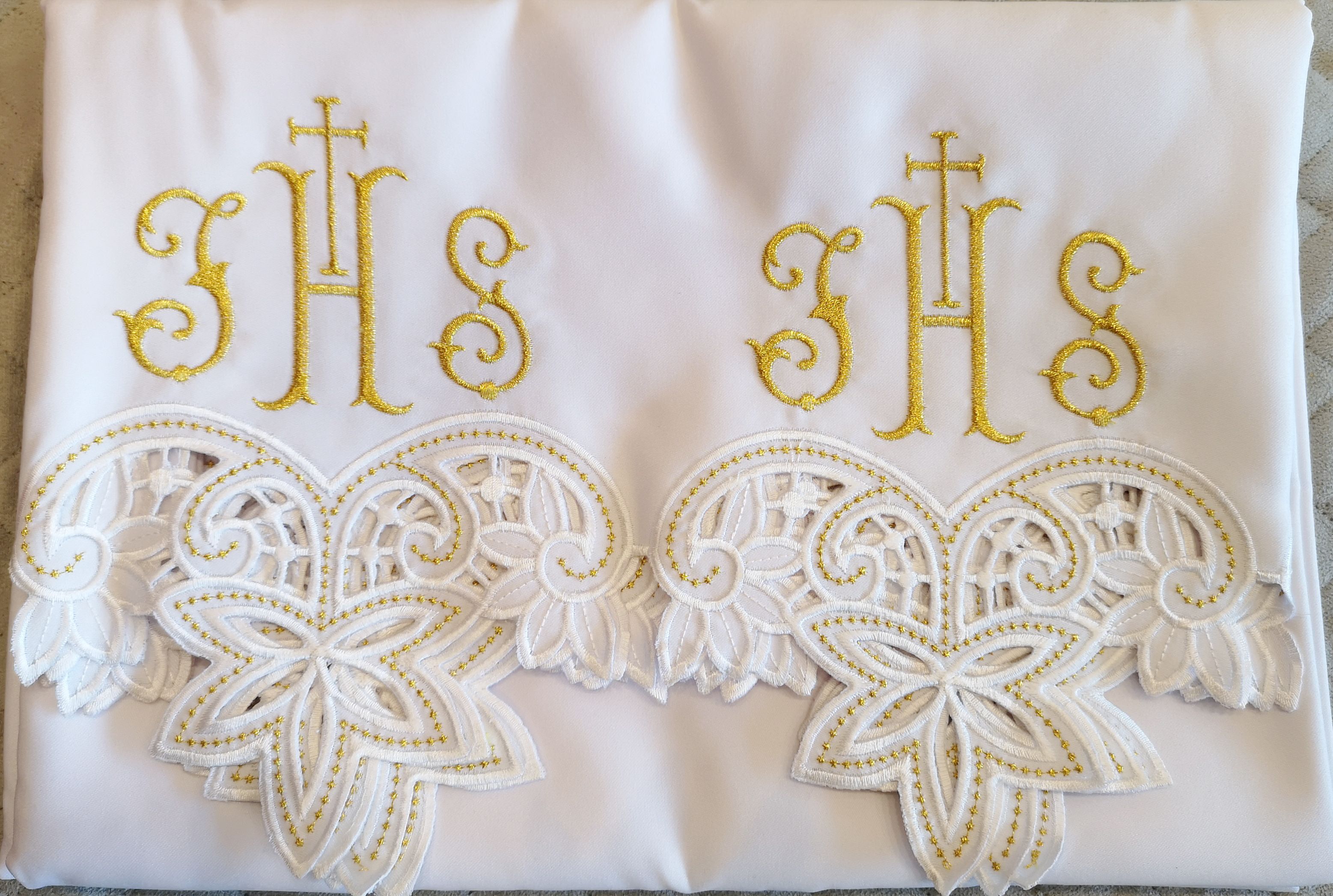 Obrus ołtarzowy haftowany - wzór eucharystyczny (112) - OBRUSY OŁTARZOWE - Nowość