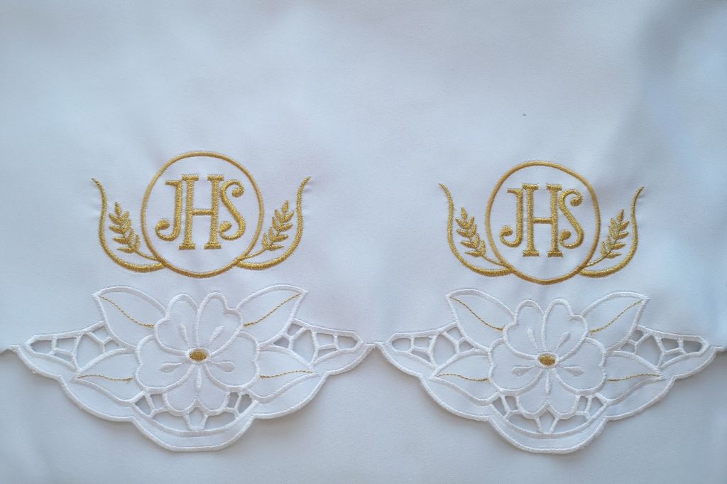 Obrus ołtarzowy haftowany - wzór eucharystyczny (175) - OBRUSY OŁTARZOWE - Nowość