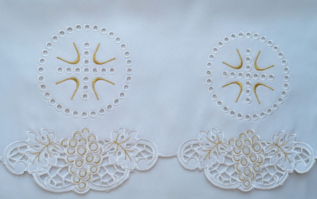 Obrus ołtarzowy haftowany - wzór eucharystyczny (184) - OBRUSY OŁTARZOWE - Nowość