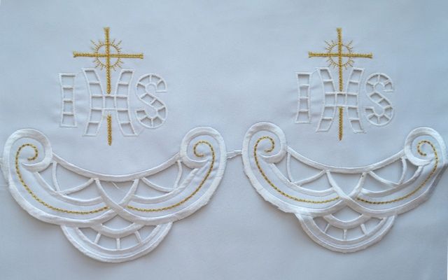 Obrus ołtarzowy haftowany - wzór eucharystyczny (185) - OBRUSY OŁTARZOWE - Nowość