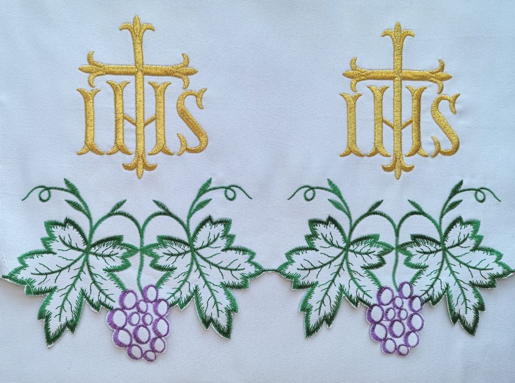 Obrus ołtarzowy haftowany - wzór eucharystyczny (189) - OBRUSY OŁTARZOWE - Nowość