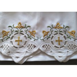 Obrus ołtarzowy haftowany - wzór eucharystyczny (109) - OBRUSY OŁTARZOWE