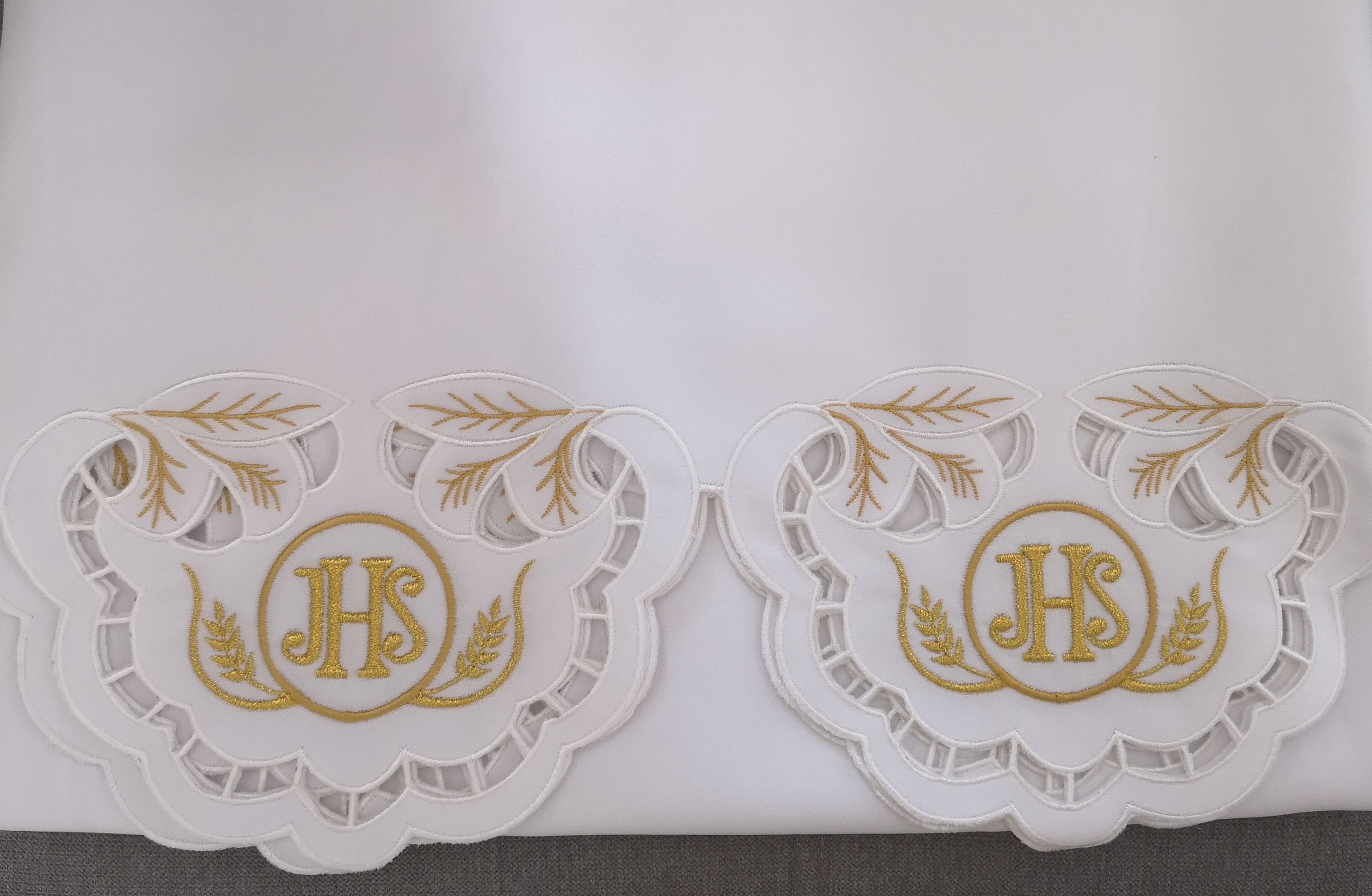 Obrus ołtarzowy haftowany - wzór eucharystyczny (122) - OBRUSY OŁTARZOWE - Nowość