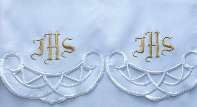 Obrus ołtarzowy haftowany - wzór eucharystyczny (144) - OBRUSY OŁTARZOWE - Nowość