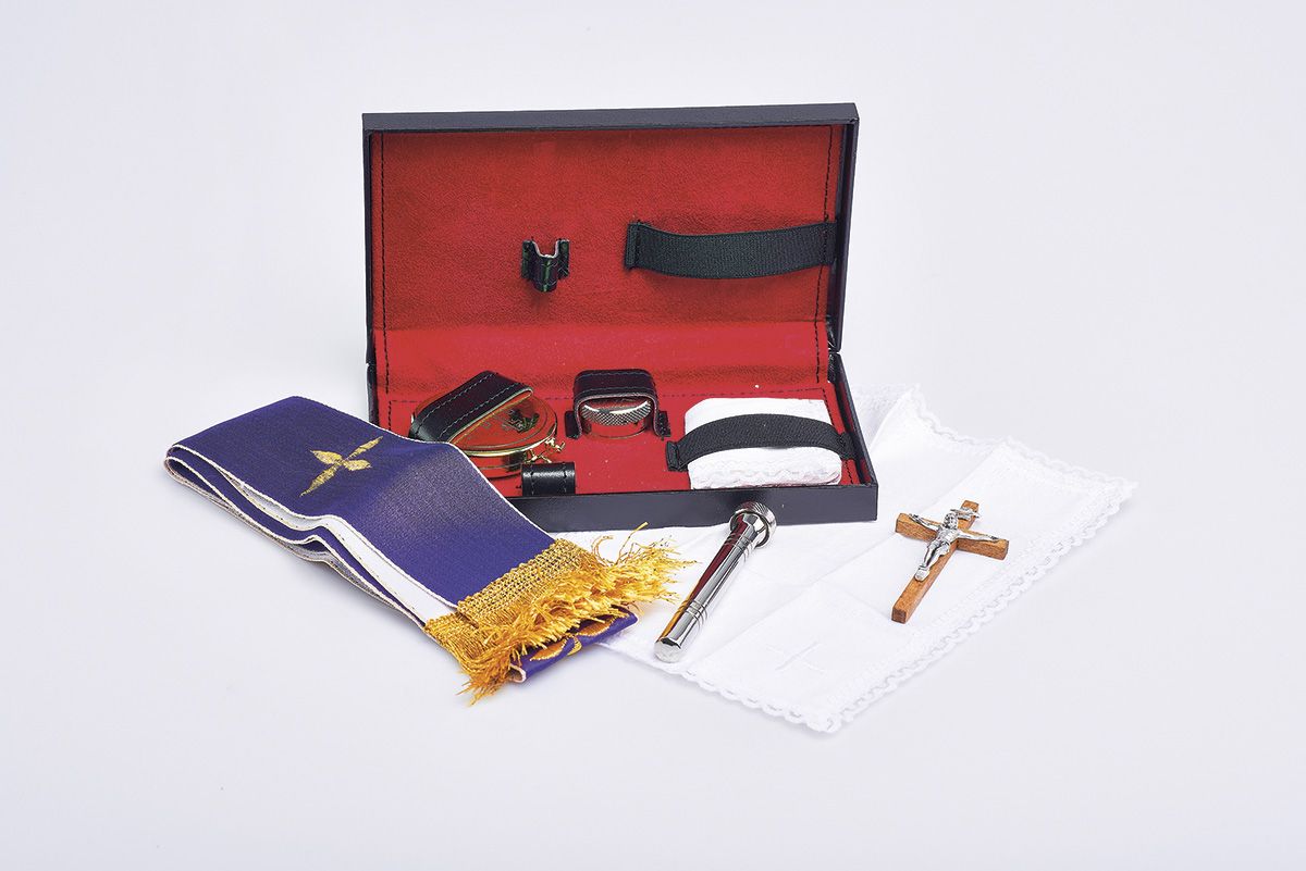 Bursa z wyposażeniem liturgicznym (8) - BURSY, ZESTAWY DO CHORYCH - zdjęcie 2 - Bursa z wyposażeniem liturgicznym (8)