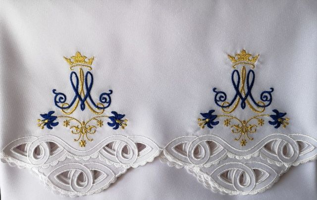 Obrus Maryjny haftowany (87) - OBRUSY OŁTARZOWE - Nowość