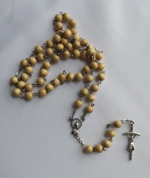 Różaniec drewniany na drucie, jasny brąz - RÓŻAŃCE, KORONKI, TAJEMNICE RÓŻAŃCOWE