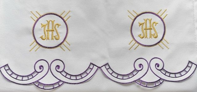 Obrus ołtarzowy haftowany - wzór eucharystyczny (209) - OBRUSY OŁTARZOWE - Nowość