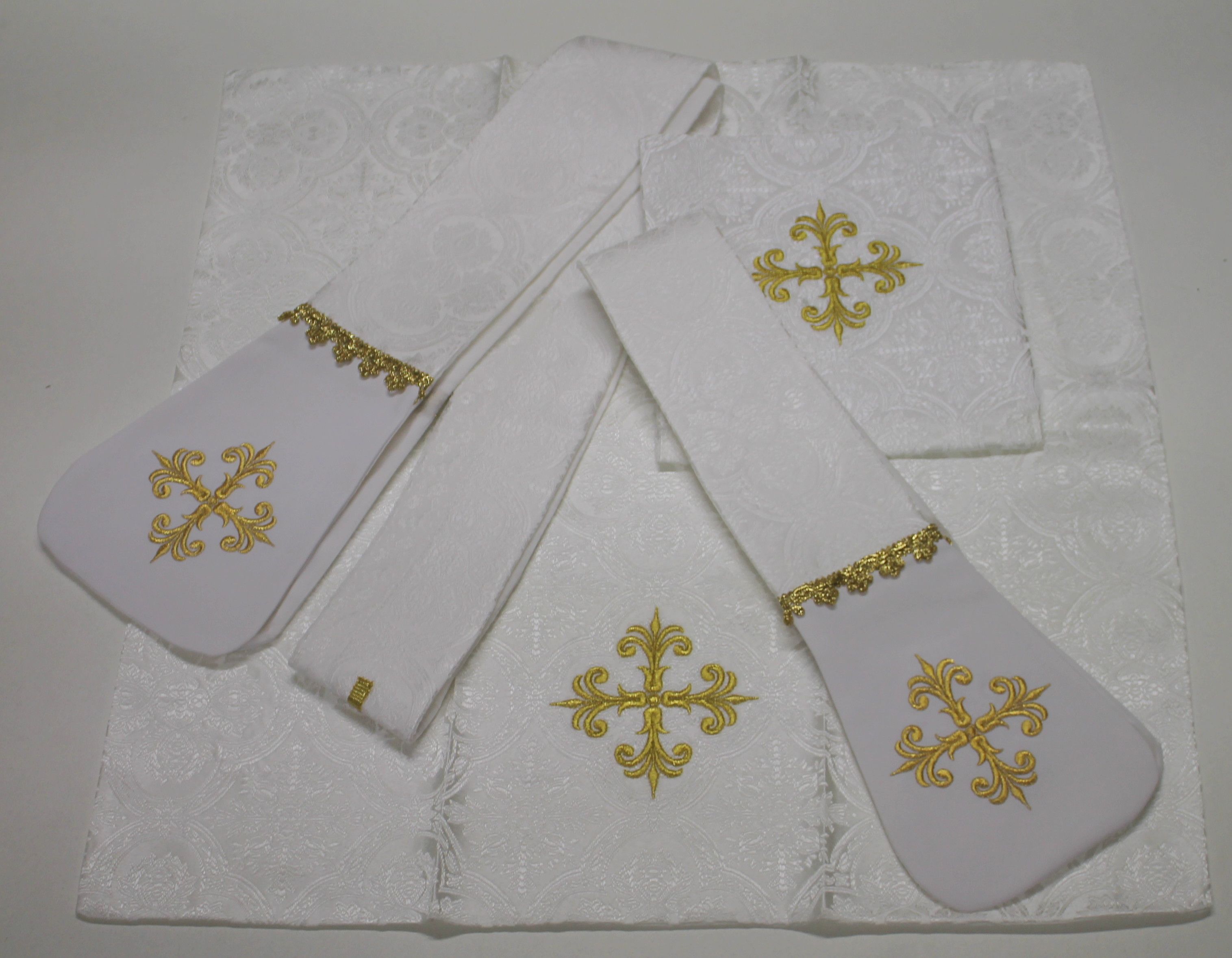 Ornat rzymski biały Serce Pana Jezusa (49) - Ornaty z Jezusem - zdjęcie 3 - Ornat rzymski biały Serce Pana Jezusa (49)