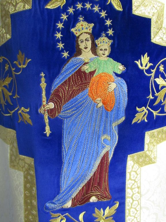 Ornat rzymski haftowany Matka Boża Wspomożenie Wiernych - Ornaty Maryjne - zdjęcie 3 - Ornat rzymski haftowany Matka Boża Wspomożenie Wiernych