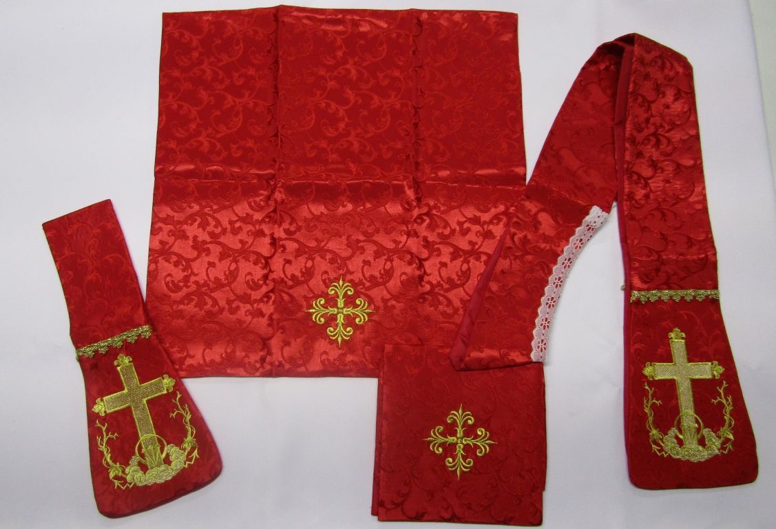 Ornat rzymski haftowany czerwony, Alfa i Omega (64) - Ornaty rzymskie - zdjęcie 3 - Ornat rzymski haftowany czerwony, Alfa i Omega (64)