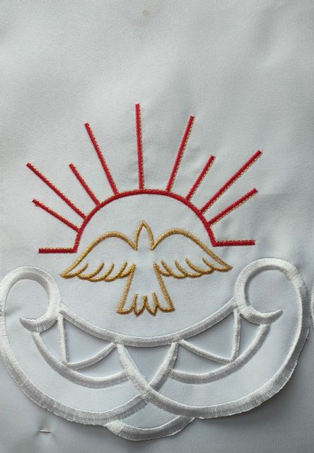 Obrus ołtarzowy haftowany - wzór Duch Święty (142) - OBRUSY OŁTARZOWE - zdjęcie 2 - Obrus ołtarzowy haftowany - wzór Duch Święty (142)