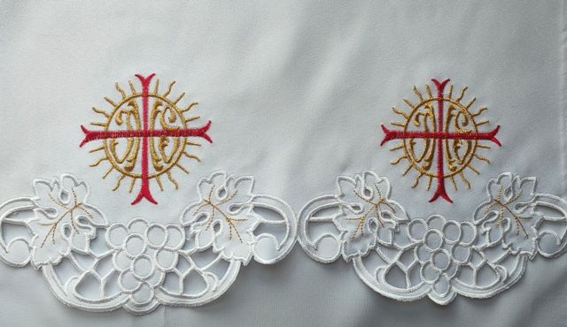 Obrus ołtarzowy haftowany - wzór eucharystyczny (141) - OBRUSY OŁTARZOWE - Nowość