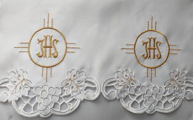 Obrus ołtarzowy haftowany - wzór eucharystyczny (139) - OBRUSY OŁTARZOWE - zdjęcie 2 - Obrus ołtarzowy haftowany - wzór eucharystyczny (139)