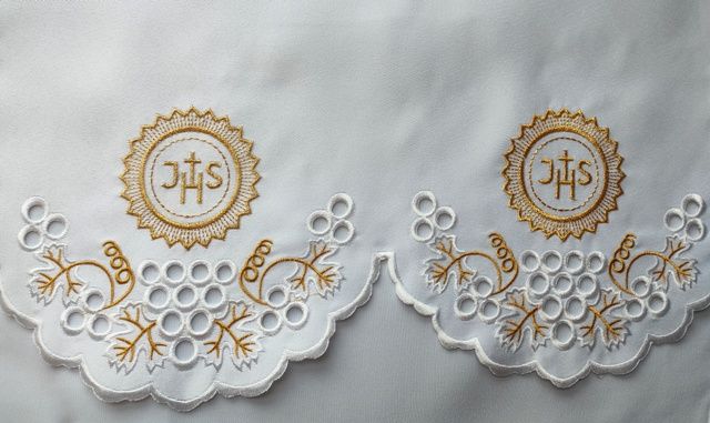 Obrus ołtarzowy haftowany - wzór eucharystyczny (125) - OBRUSY OŁTARZOWE - Nowość