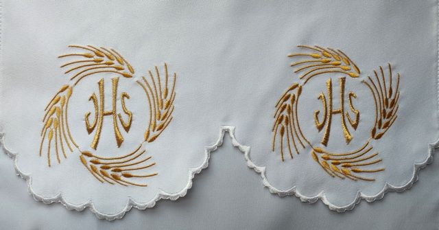 Obrus ołtarzowy haftowany - wzór eucharystyczny (138) - OBRUSY OŁTARZOWE - Nowość