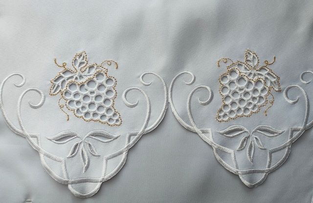 Obrus ołtarzowy haftowany - wzór eucharystyczny (128) - OBRUSY OŁTARZOWE - Nowość