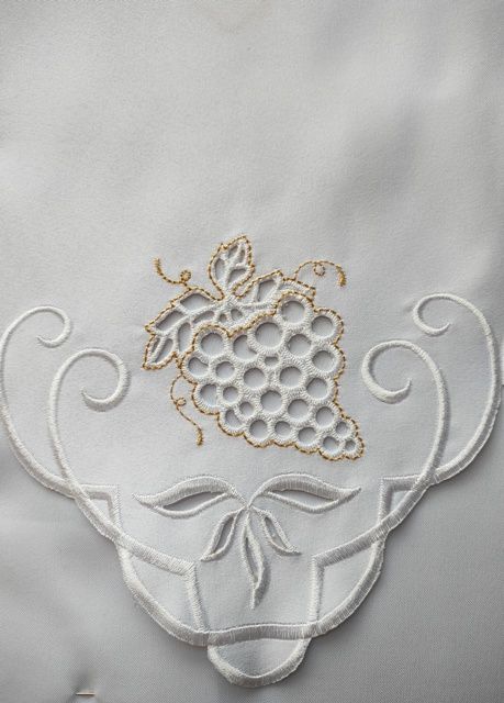 Obrus ołtarzowy haftowany - wzór eucharystyczny (128) - OBRUSY OŁTARZOWE - zdjęcie 2 - Obrus ołtarzowy haftowany - wzór eucharystyczny (128)