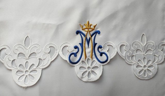 Obrus Maryjny haftowany (77) - OBRUSY OŁTARZOWE - zdjęcie 2 - Obrus Maryjny haftowany (77)