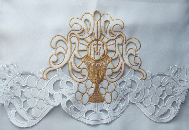 Obrus ołtarzowy haftowany - wzór eucharystyczny (218) - OBRUSY OŁTARZOWE - Nowość