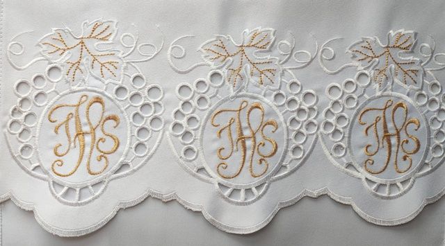 Obrus ołtarzowy haftowany - wzór eucharystyczny (219) - OBRUSY OŁTARZOWE - Nowość