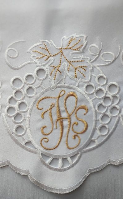 Obrus ołtarzowy haftowany - wzór eucharystyczny (219) - OBRUSY OŁTARZOWE - zdjęcie 2 - Obrus ołtarzowy haftowany - wzór eucharystyczny (219)