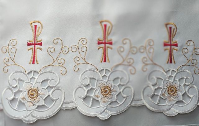 Obrus ołtarzowy haftowany - wzór eucharystyczny (220) - OBRUSY OŁTARZOWE - Nowość