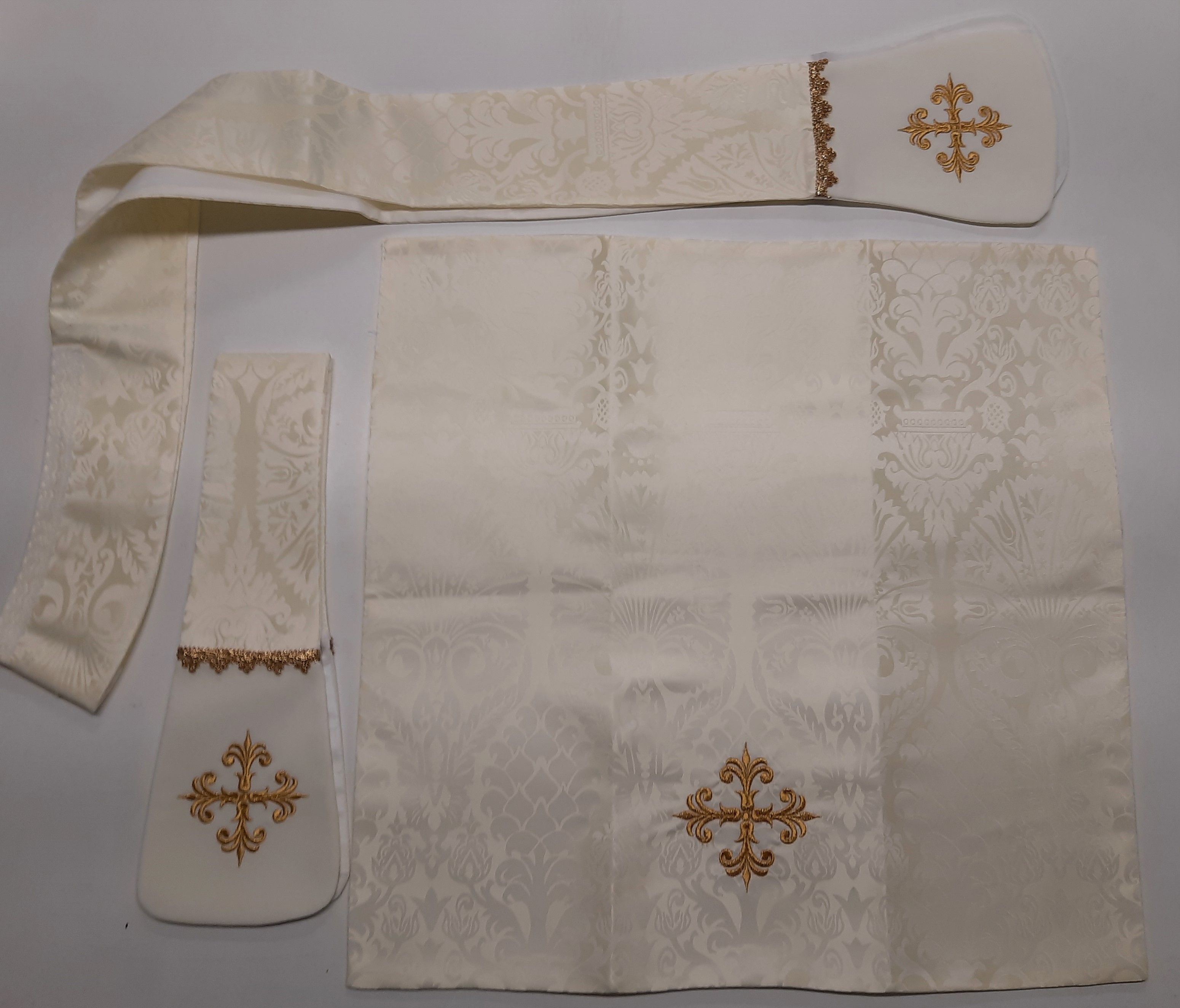 Ornat rzymski haftowany z wizerunkiem Świętego Józefa (7) - Ornaty z wizerunkiem świętych - zdjęcie 3 - Ornat rzymski haftowany z wizerunkiem Świętego Józefa (7)