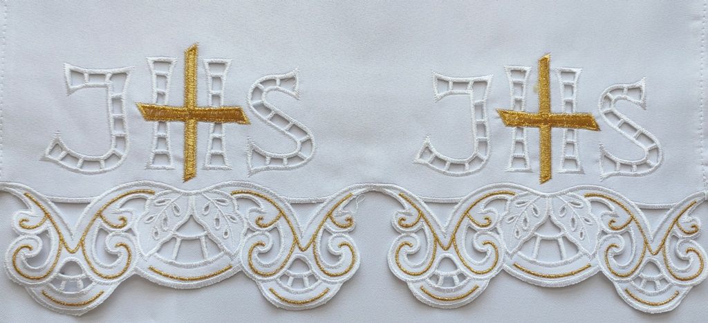 Obrus ołtarzowy haftowany - wzór eucharystyczny (126) - OBRUSY OŁTARZOWE - Nowość