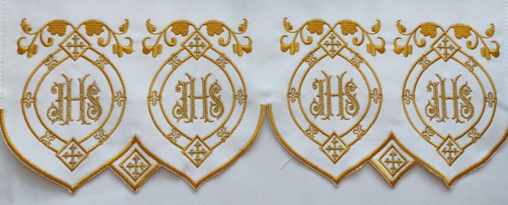 Obrus ołtarzowy haftowany - wzór eucharystyczny (92) - OBRUSY OŁTARZOWE - Nowość