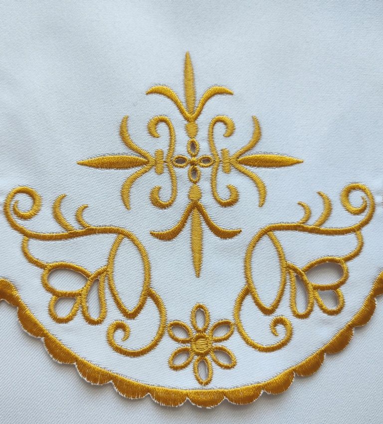 Obrus ołtarzowy haftowany - wzór eucharystyczny (93) - OBRUSY OŁTARZOWE - zdjęcie 2 - Obrus ołtarzowy haftowany - wzór eucharystyczny (93)