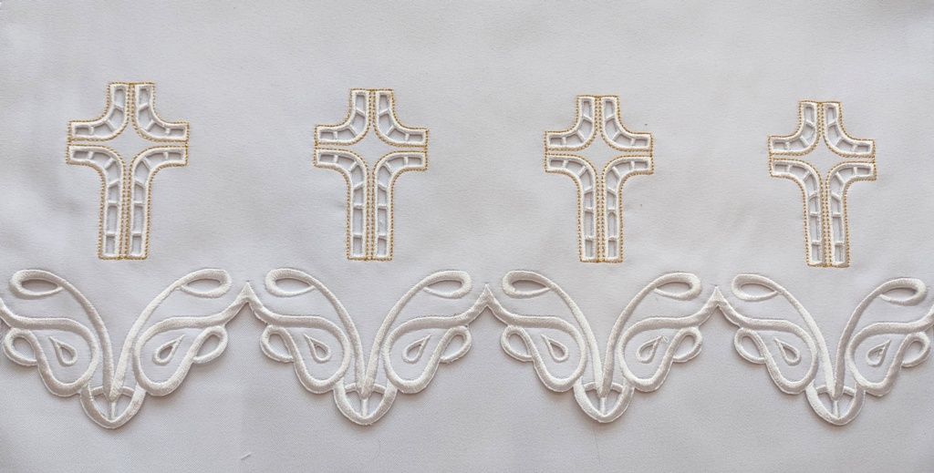 Obrus ołtarzowy haftowany - wzór eucharystyczny (102) - OBRUSY OŁTARZOWE - Nowość