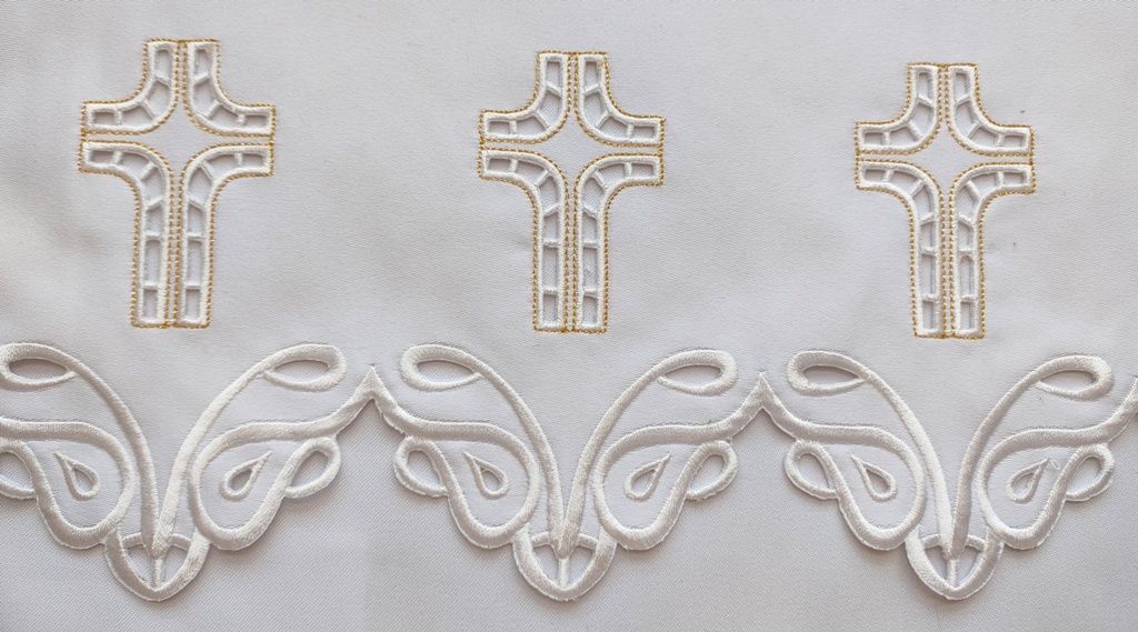 Obrus ołtarzowy haftowany - wzór eucharystyczny (102) - OBRUSY OŁTARZOWE - zdjęcie 2 - Obrus ołtarzowy haftowany - wzór eucharystyczny (102)