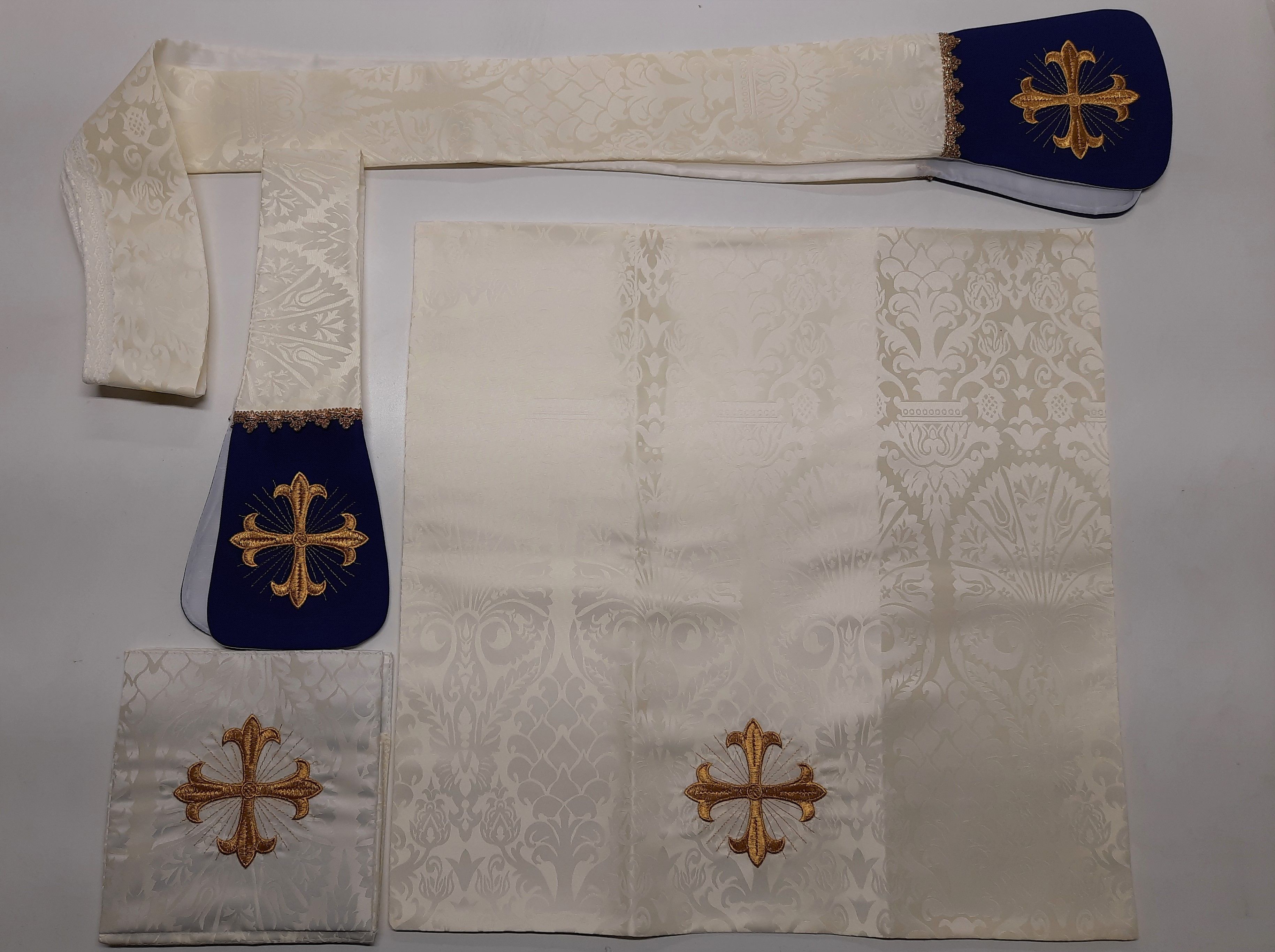 Ornat rzymski haftowany motyw Maryjny - ORNATY - zdjęcie 3 - Ornat rzymski haftowany motyw Maryjny