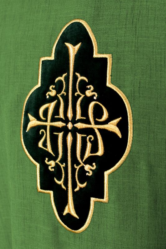 Ornat zielony z haftowanymi aplikacjami z aksamitu (12) - Ornaty zielone - zdjęcie 2 - Ornat zielony z haftowanymi aplikacjami z aksamitu (12)