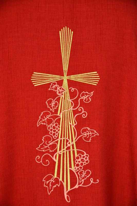 Ornat czerwony haftowany - krzyż, winogrona (17) - Ornaty czerwone - zdjęcie 2 - Ornat czerwony haftowany - krzyż, winogrona (17)