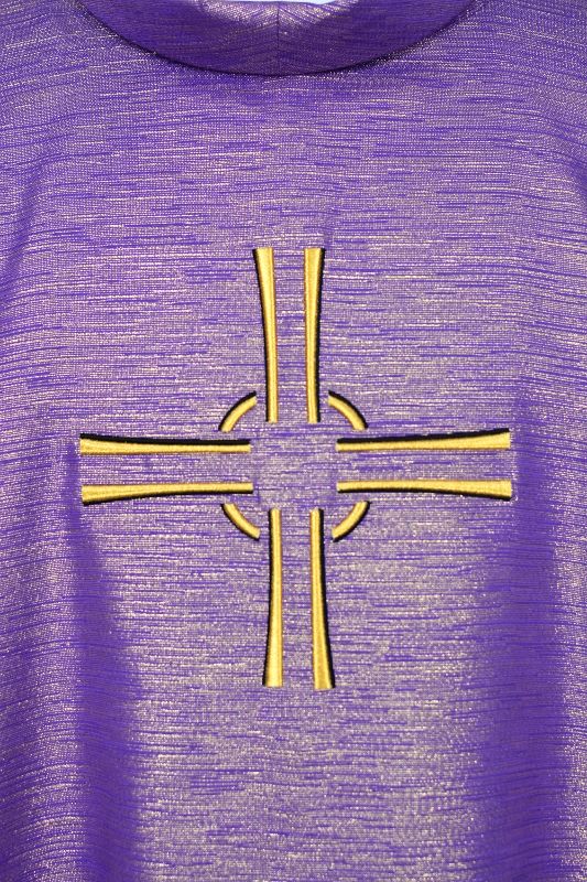 Ornat fioletowy haftowany - krzyż (18) - Ornaty fioletowe - zdjęcie 2 - Ornat fioletowy haftowany - krzyż (18)