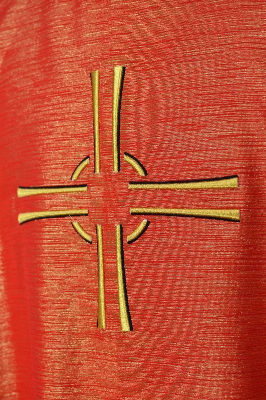 Ornat czerwony haftowany - krzyż (18) - Ornaty czerwone - zdjęcie 2 - Ornat czerwony haftowany - krzyż (18)