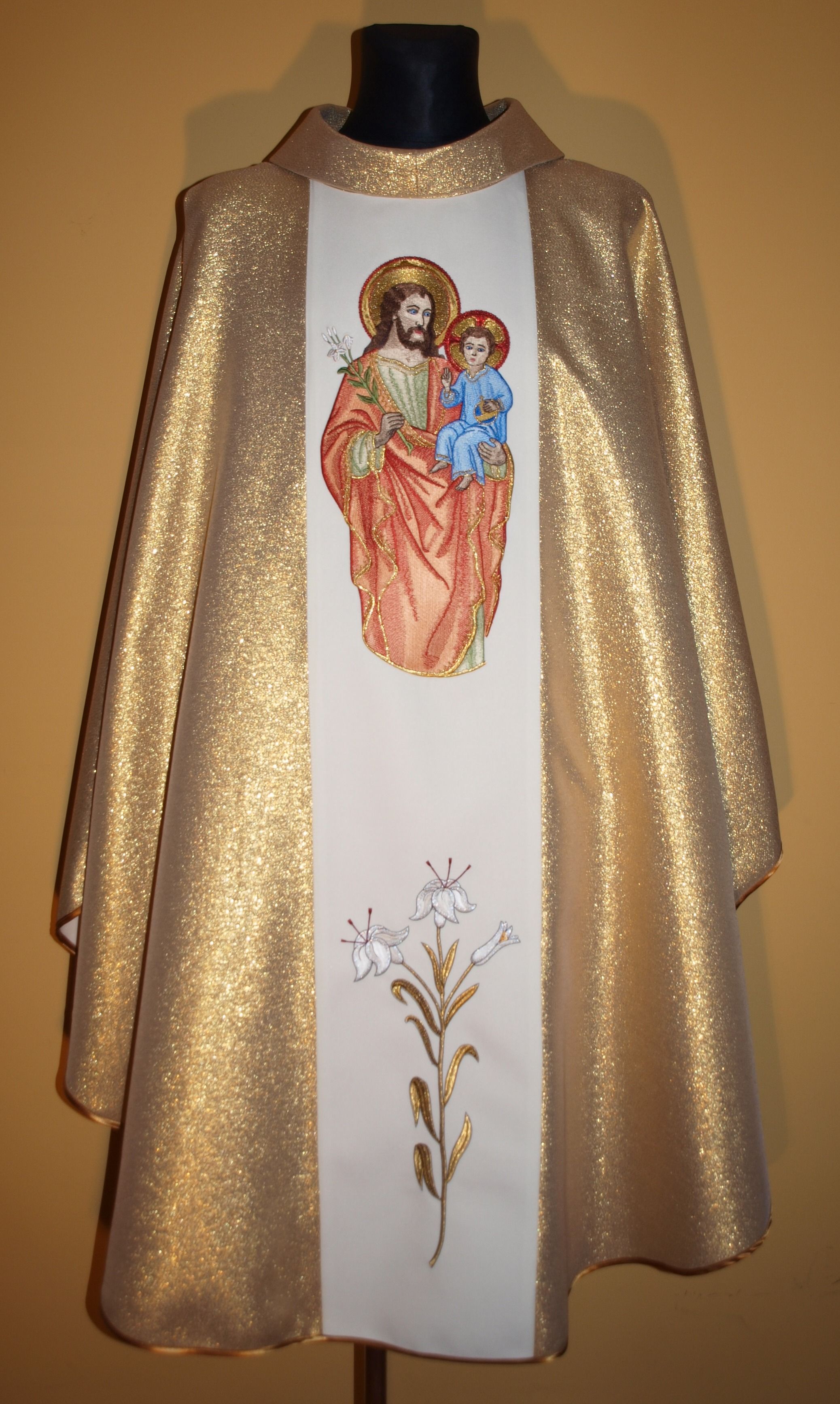 Ornat haftowany z wizerunkiem Świętego Józefa (13) - Ornaty z wizerunkiem świętych - Nowość