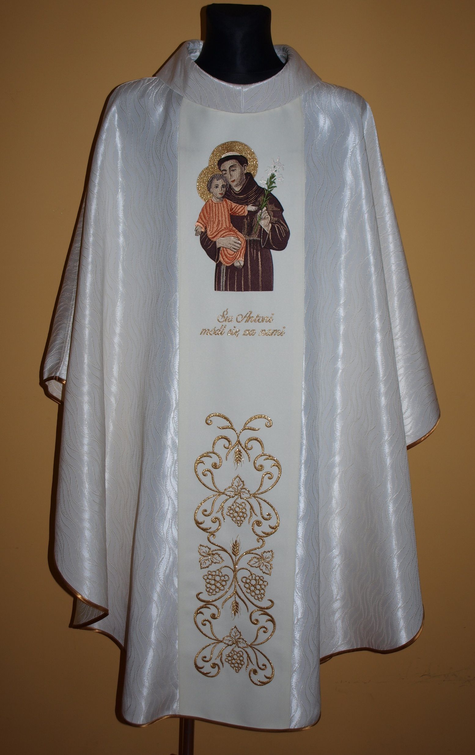 Ornat haftowany z wizerunkiem Świętego Antoniego - Ornaty z wizerunkiem świętych - Nowość
