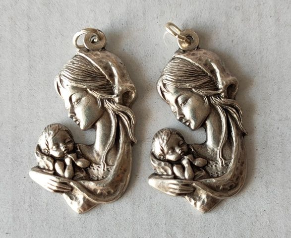 Medalik metalowy Matka Boża z Dzieciątkiem 3,5 cm - Medaliki włoskie metalowe - Nowość