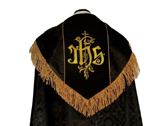 Kapa haftowana - IHS czarna - rozeta (1) - KAPY LITURGICZNE - Nowość