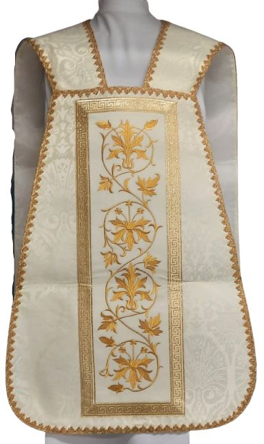 Ornat rzymski haftowany z wizerunkiem MB z Lourdes - Ornaty Maryjne - zdjęcie 2 - Ornat rzymski haftowany z wizerunkiem MB z Lourdes